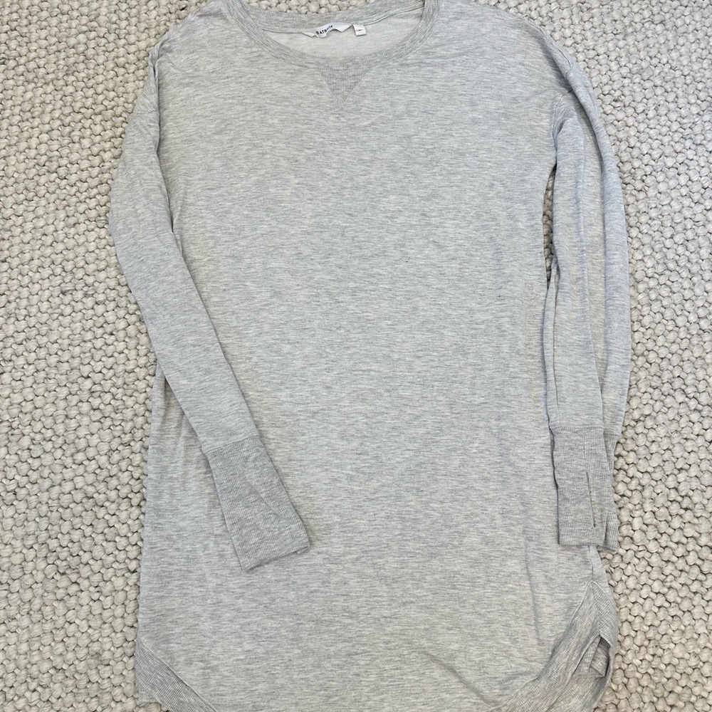 Athleta Heather Gray Crew Neck Long Top Size M